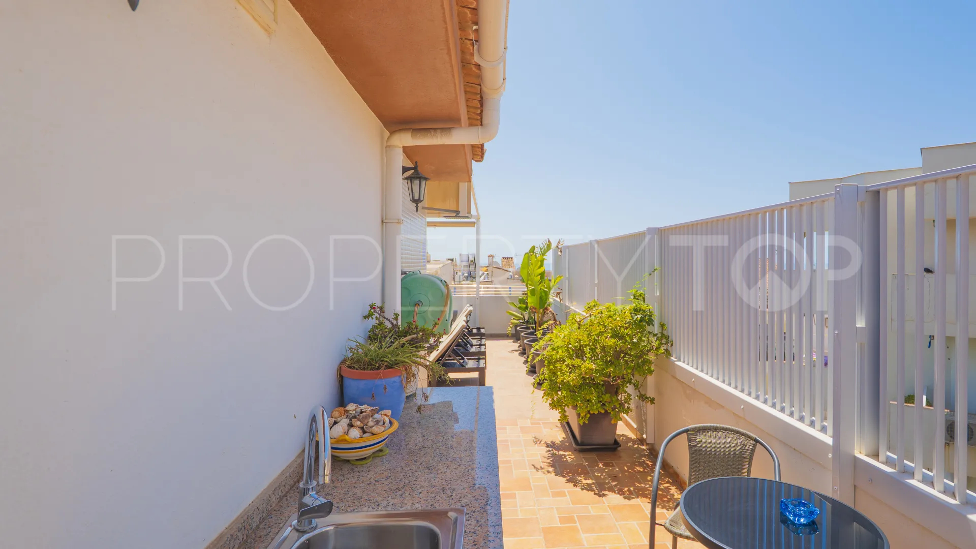 Ático en venta en La Carihuela con 2 dormitorios