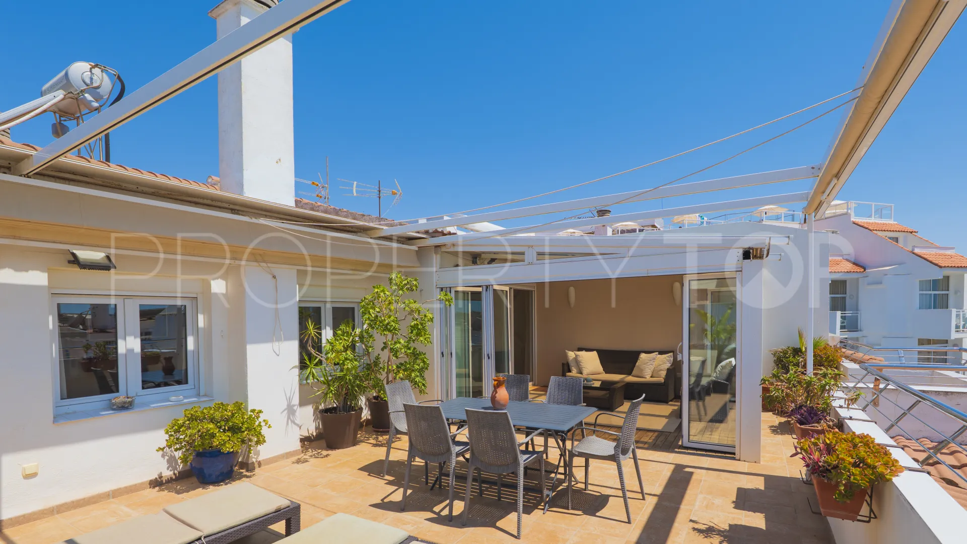 Ático en venta en La Carihuela con 2 dormitorios