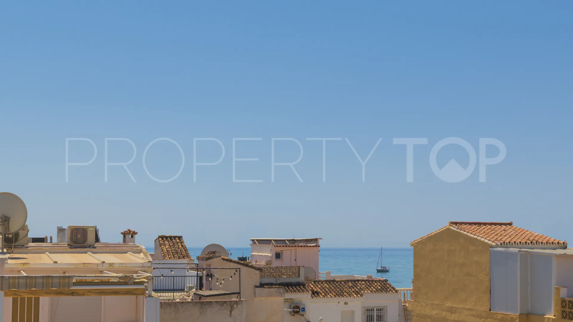 Ático en venta en La Carihuela con 2 dormitorios
