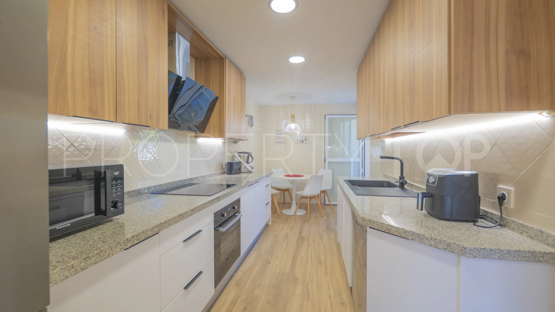 2 bedrooms apartment for sale in Elviria