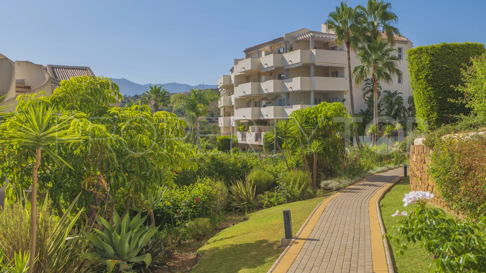 2 bedrooms apartment for sale in Elviria