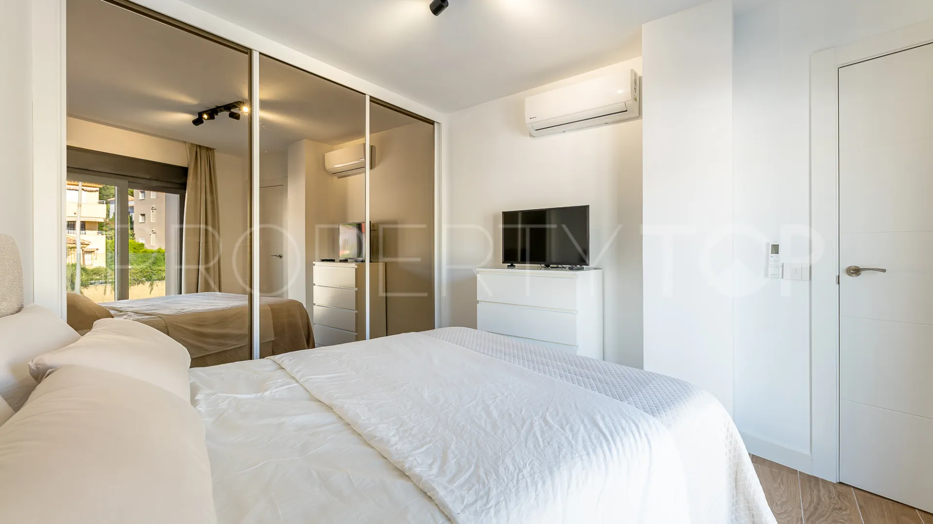 1 bedroom La Carihuela apartment for sale