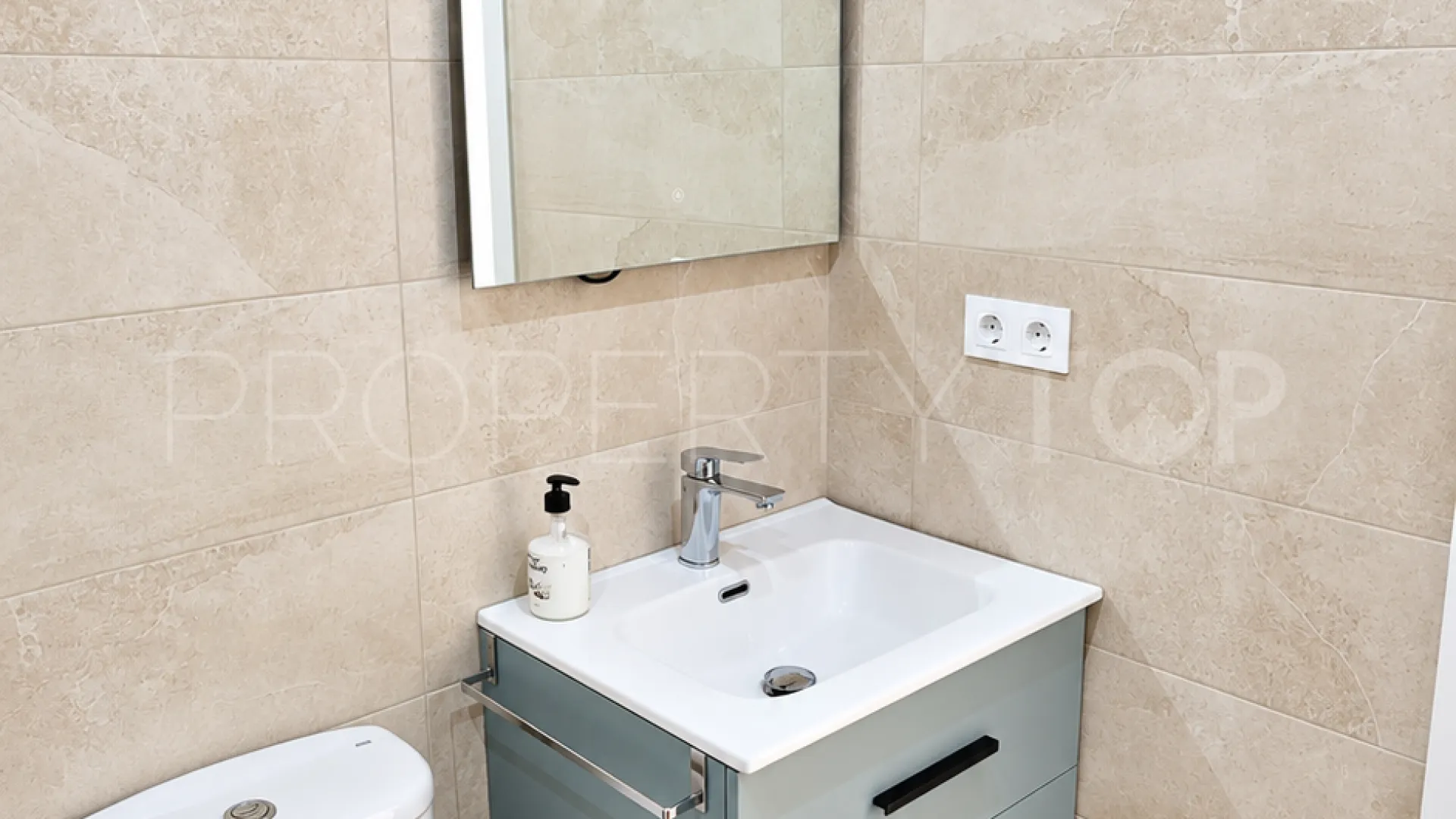 For sale studio in La Carihuela