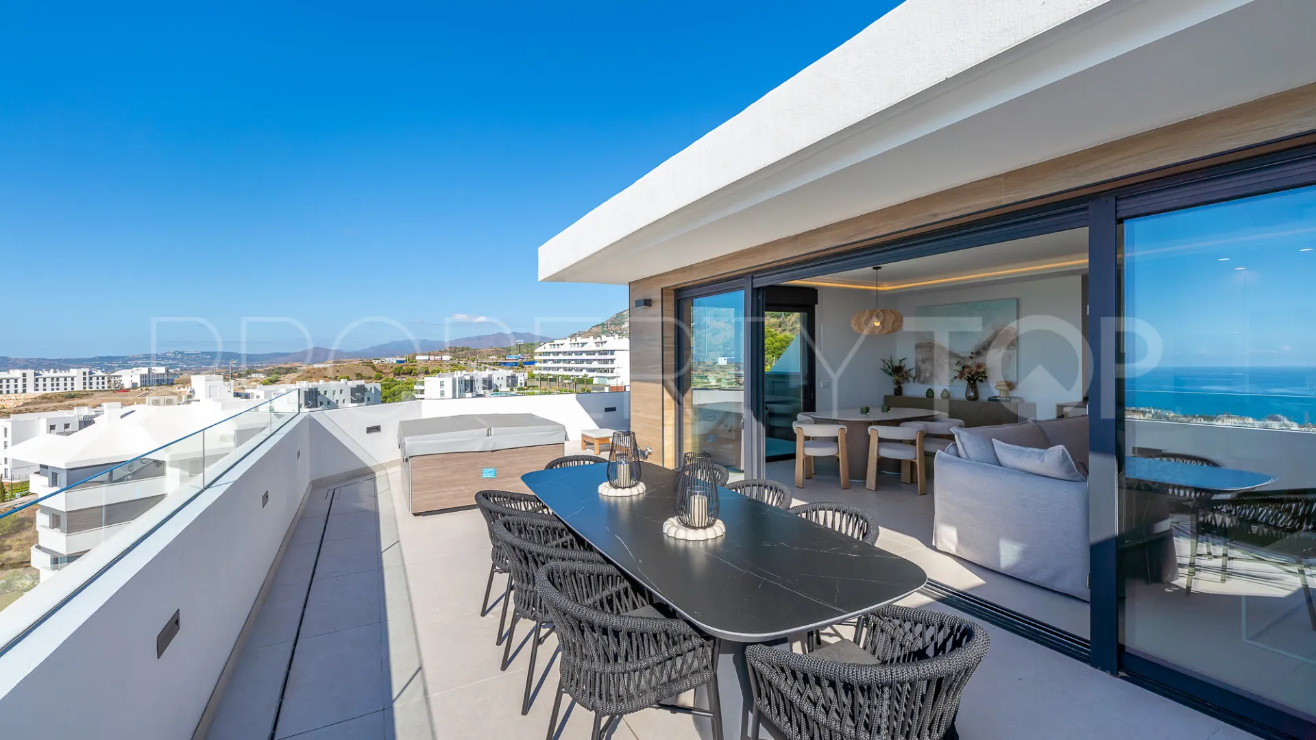 For sale penthouse in El Higueron with 2 bedrooms