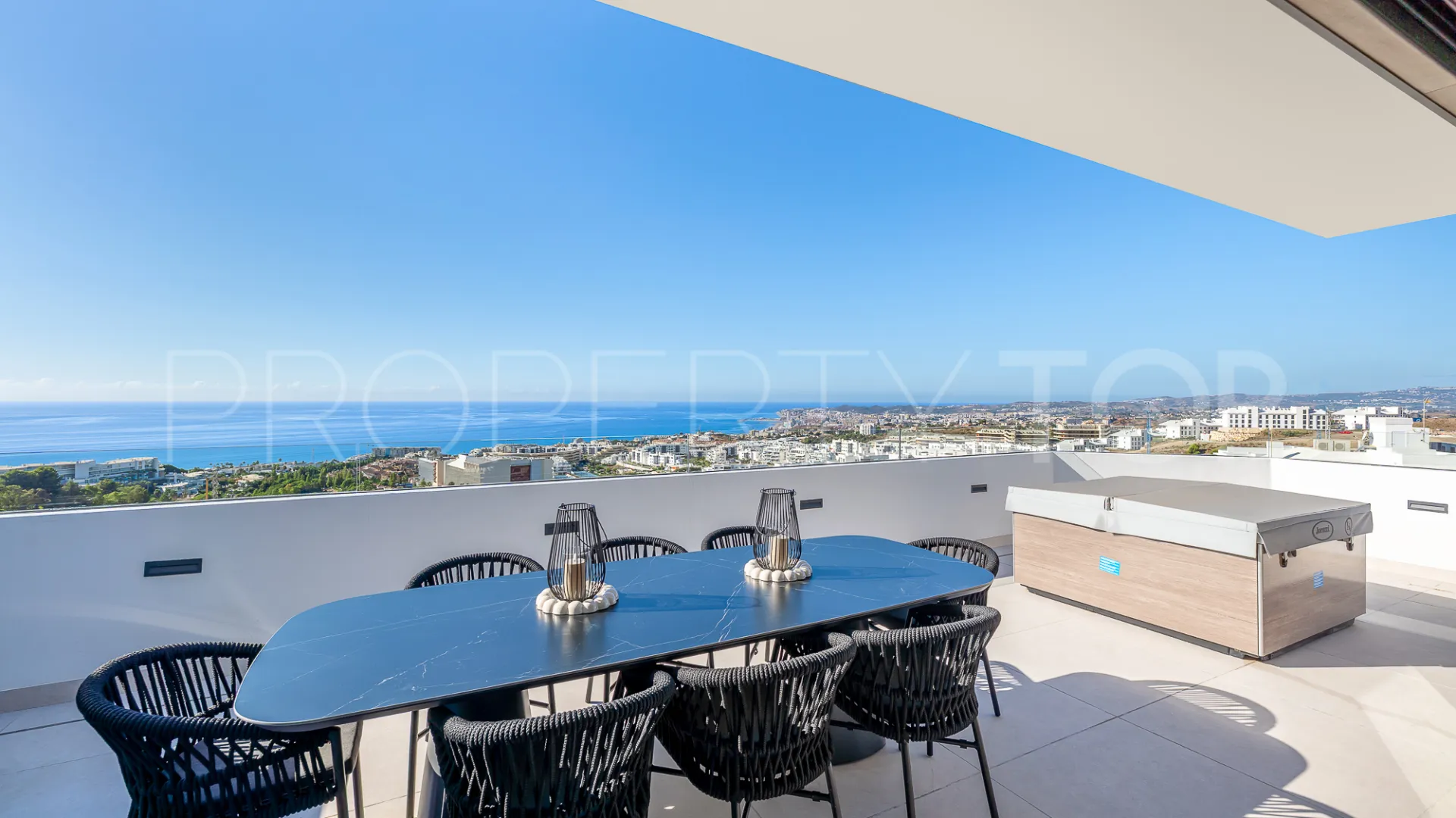 For sale penthouse in El Higueron with 2 bedrooms