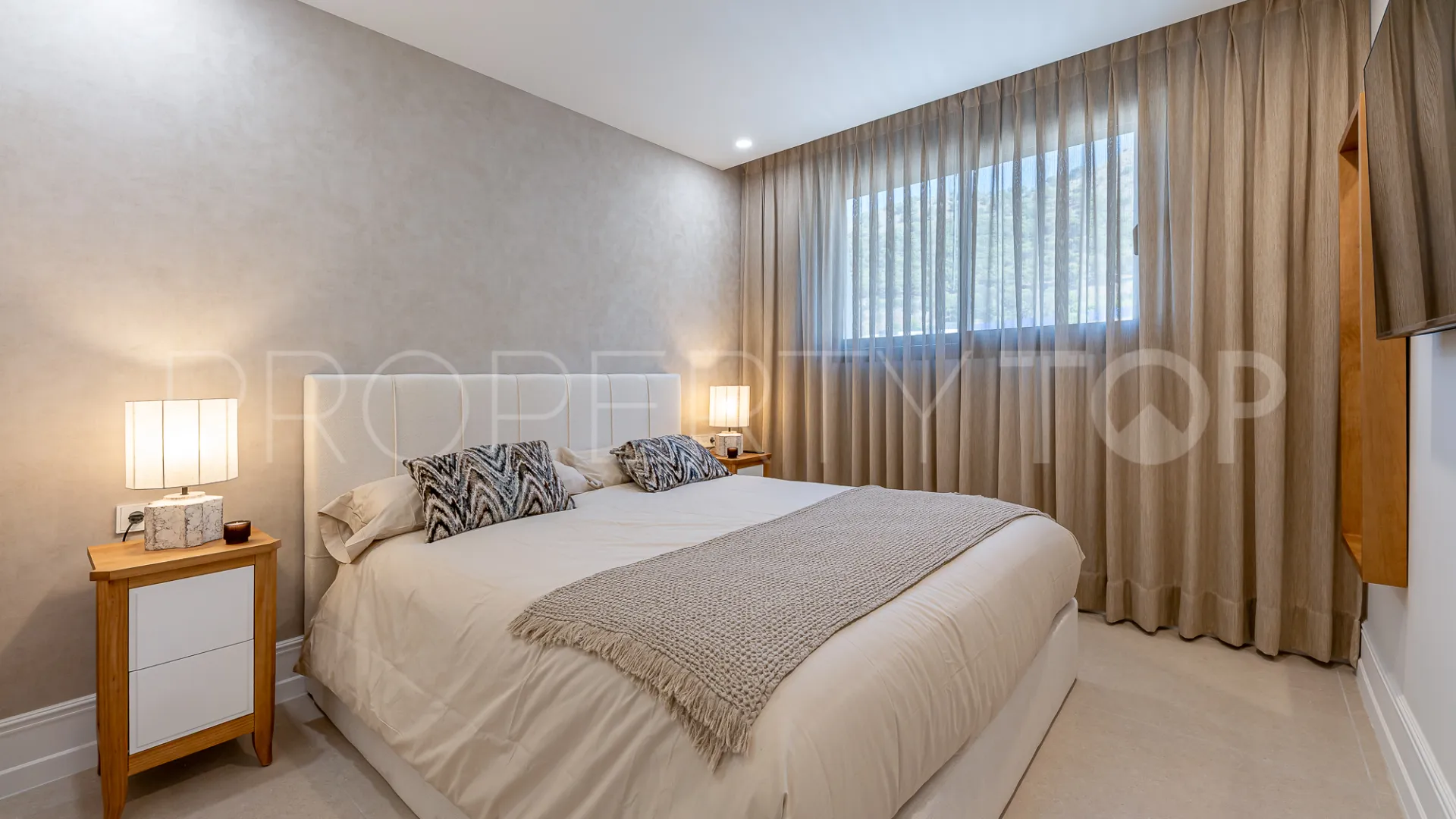For sale penthouse in El Higueron with 2 bedrooms