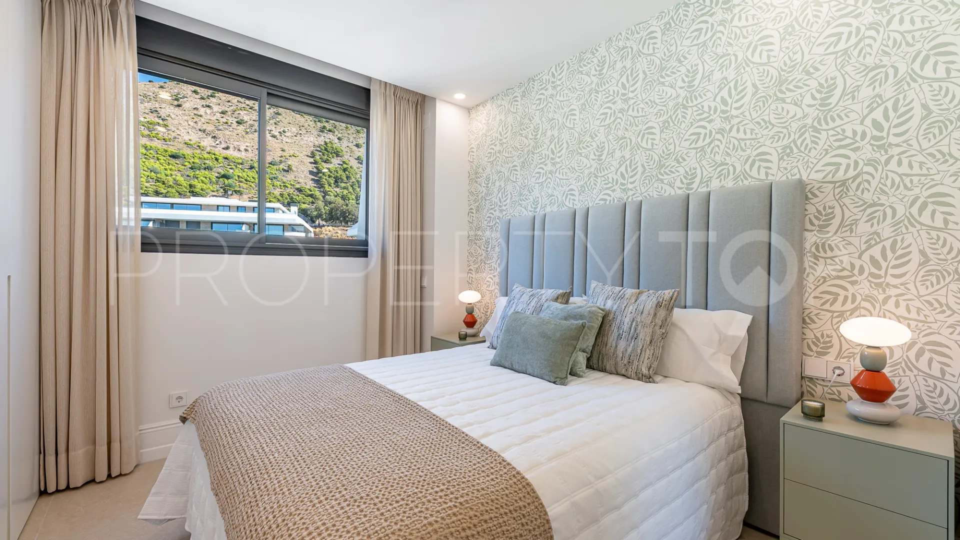 For sale penthouse in El Higueron with 2 bedrooms