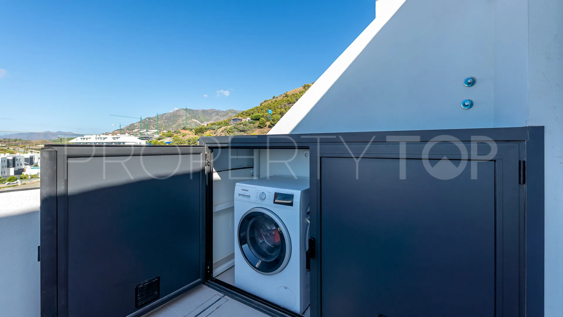For sale penthouse in El Higueron with 2 bedrooms