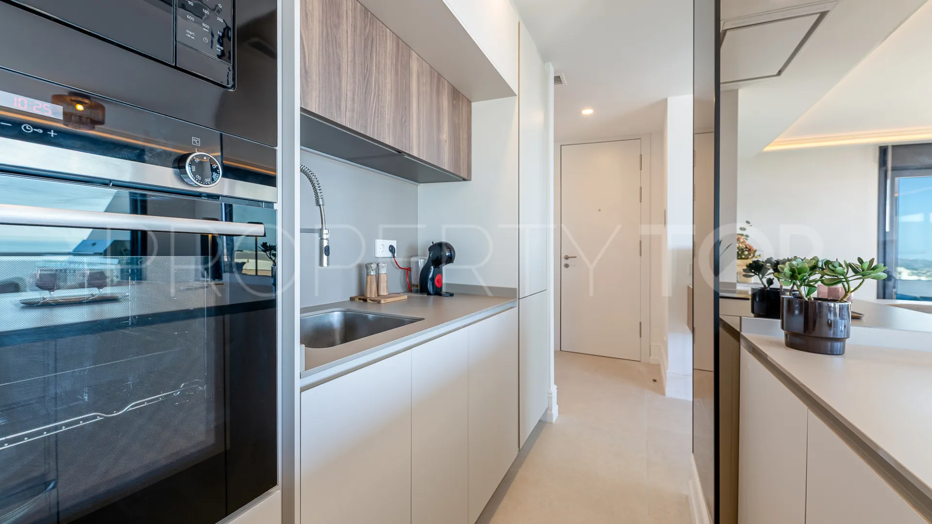 For sale penthouse in El Higueron with 2 bedrooms