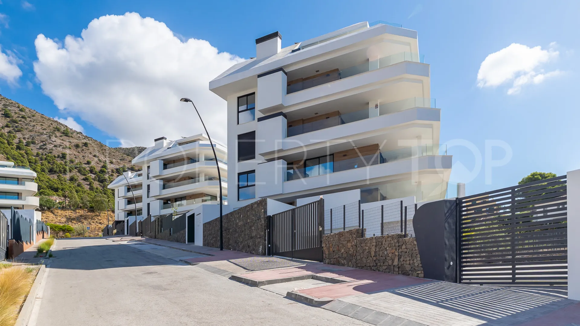 For sale penthouse in El Higueron with 2 bedrooms