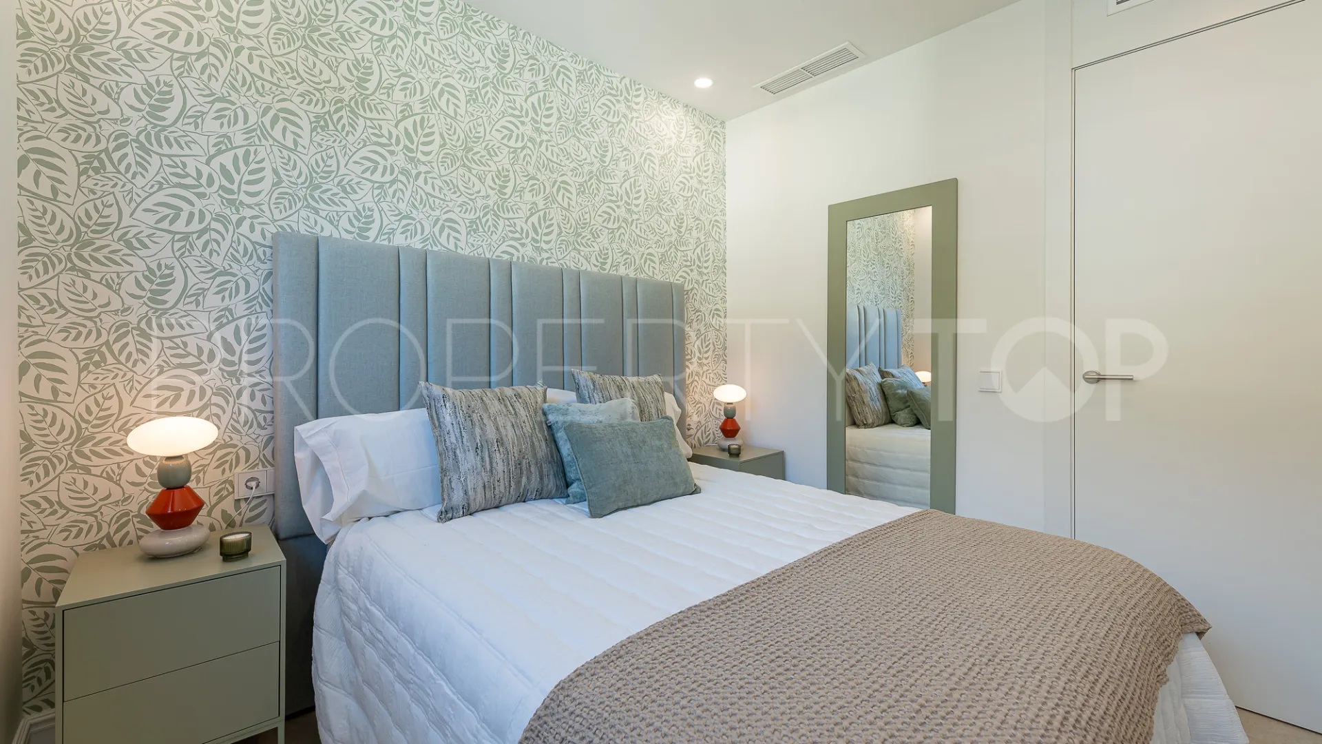 For sale penthouse in El Higueron with 2 bedrooms