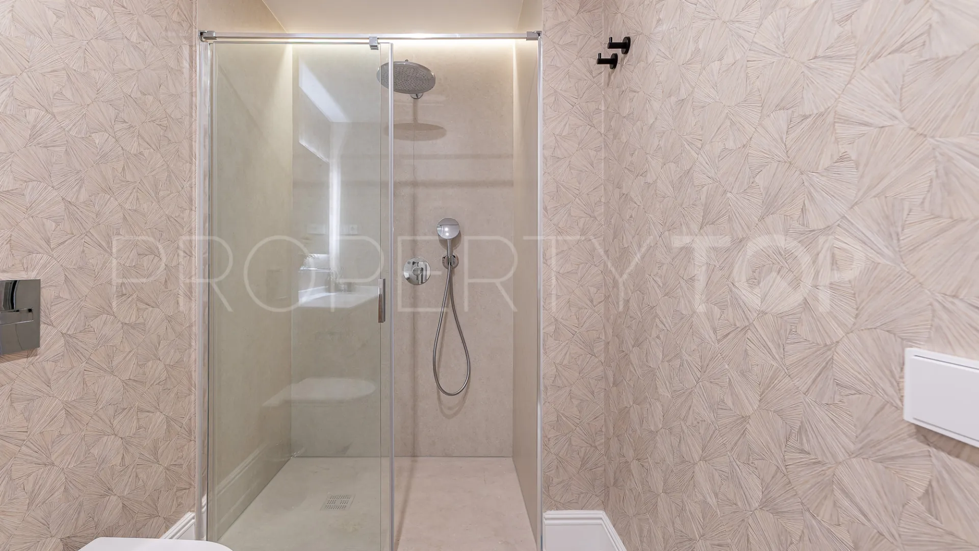For sale penthouse in El Higueron with 2 bedrooms