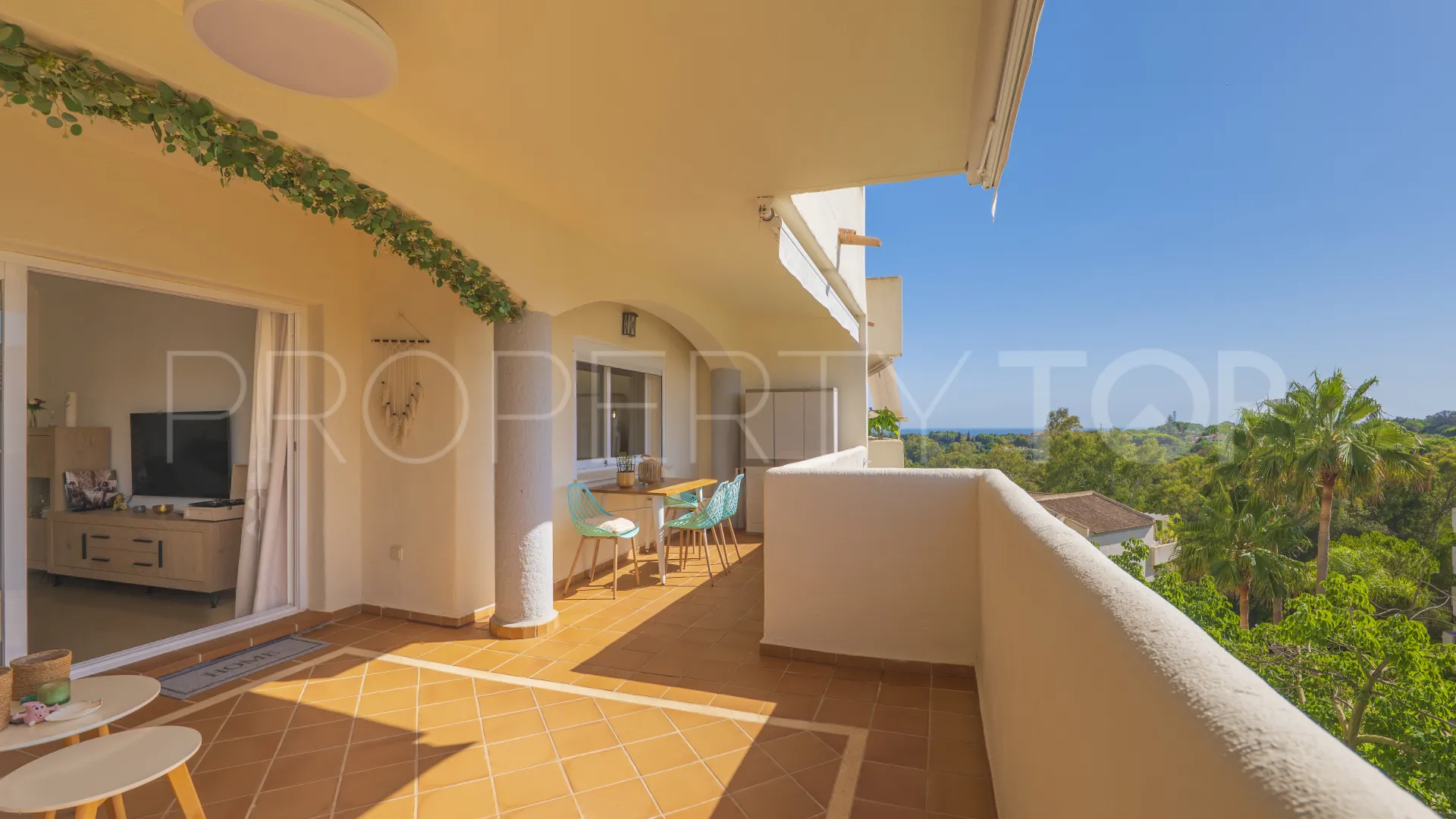 Apartamento en venta con 2 dormitorios en Elviria