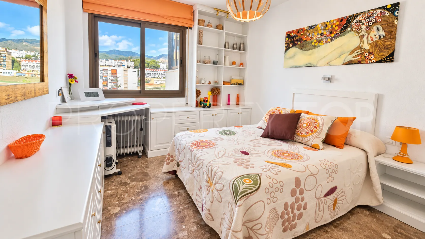 Penthouse for sale in La Carihuela with 4 bedrooms