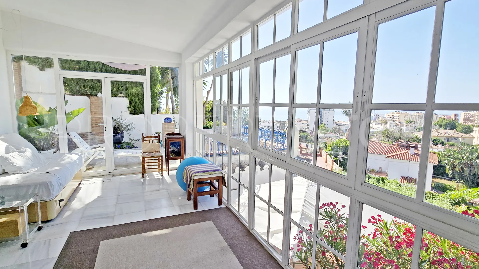 Comprar casa de 6 dormitorios en Montemar