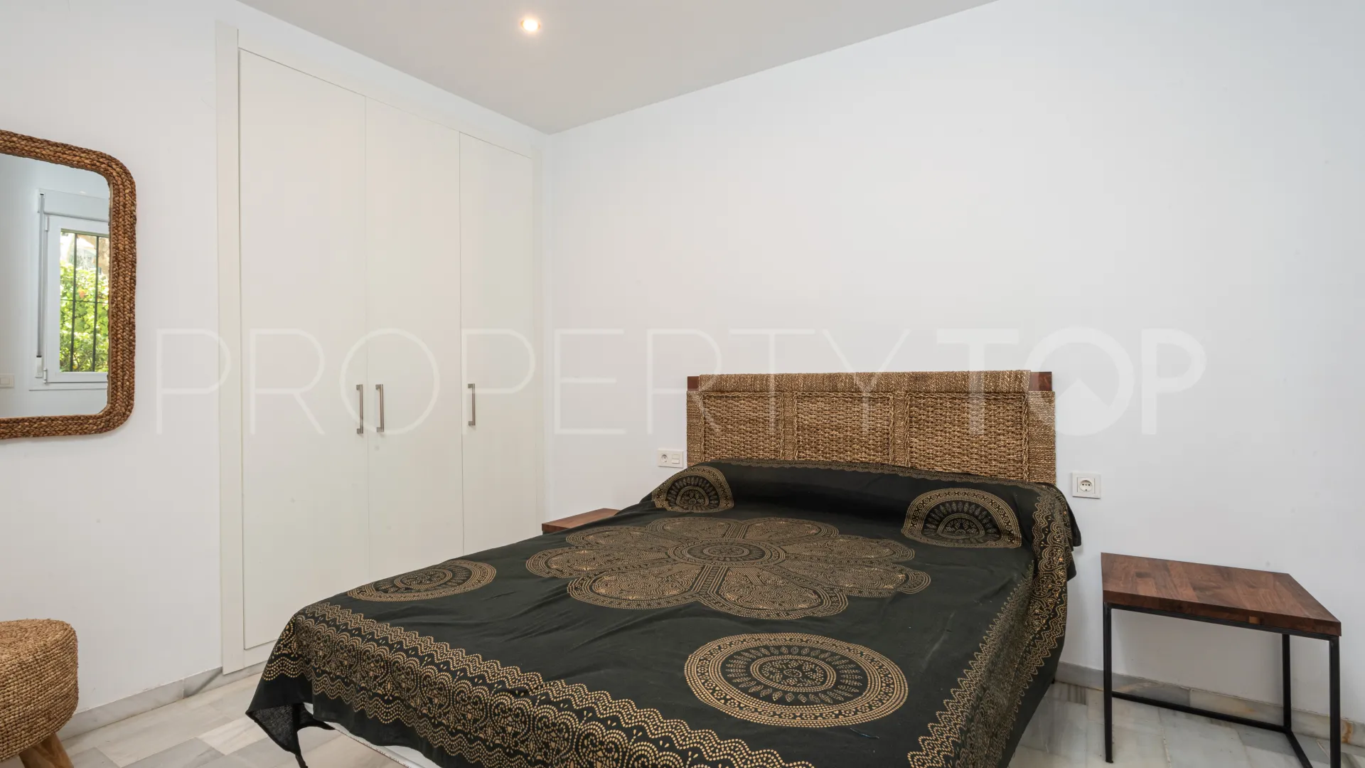 Se vende apartamento en La Carolina de 2 dormitorios