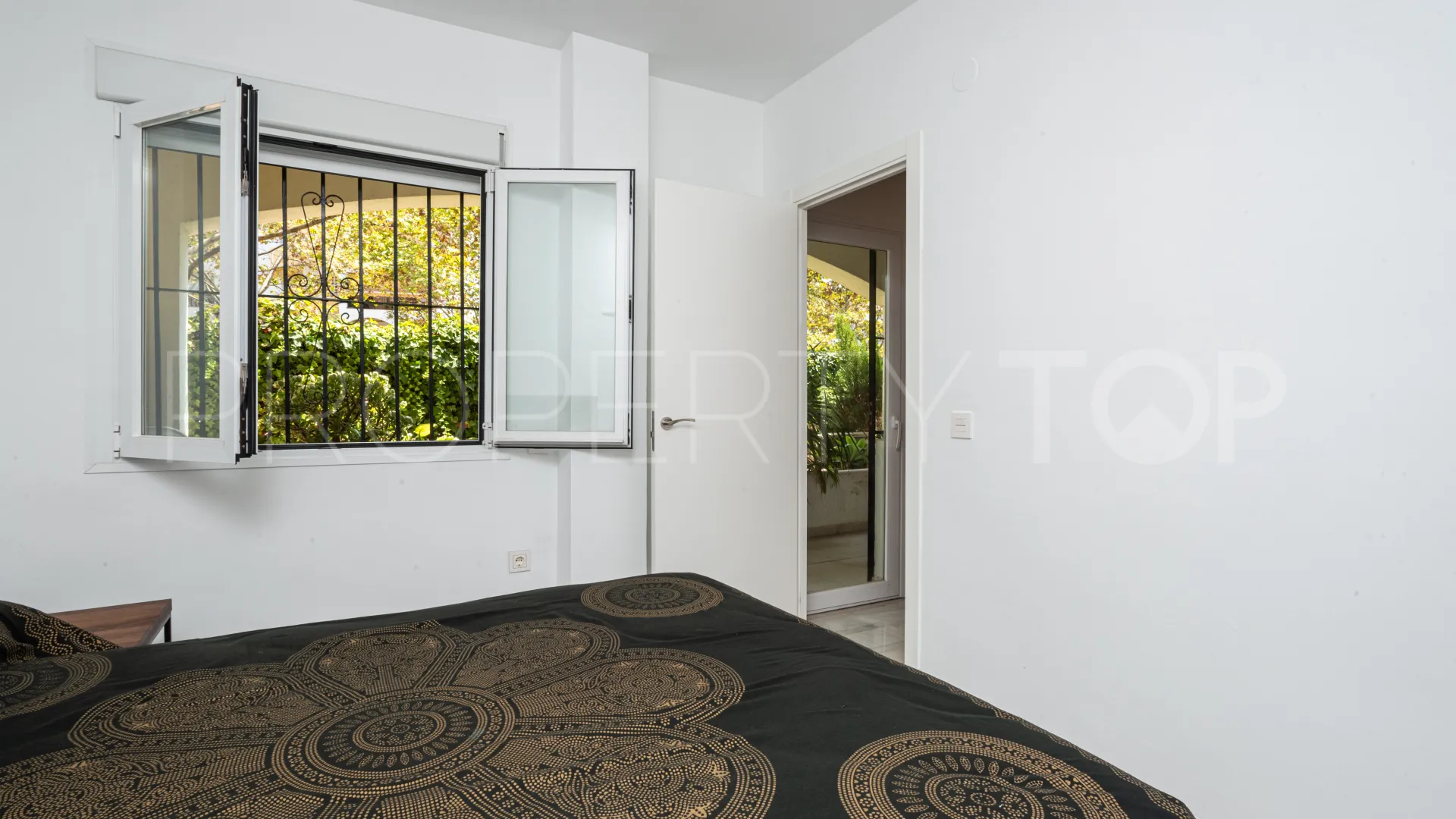 Se vende apartamento en La Carolina de 2 dormitorios