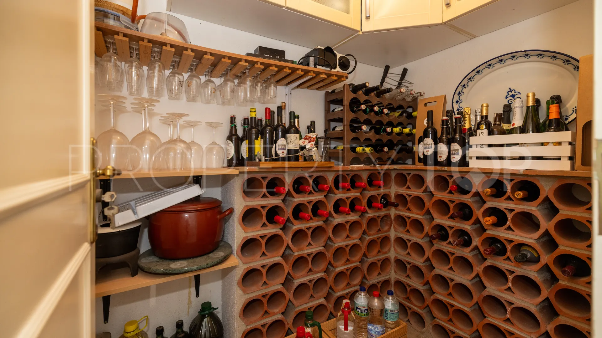 Buy 5 bedrooms chalet in Valdeolletas