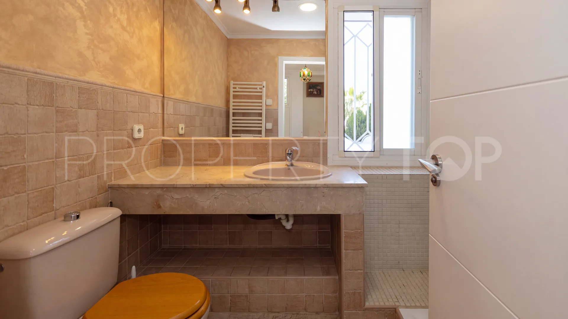 Buy 5 bedrooms chalet in Valdeolletas