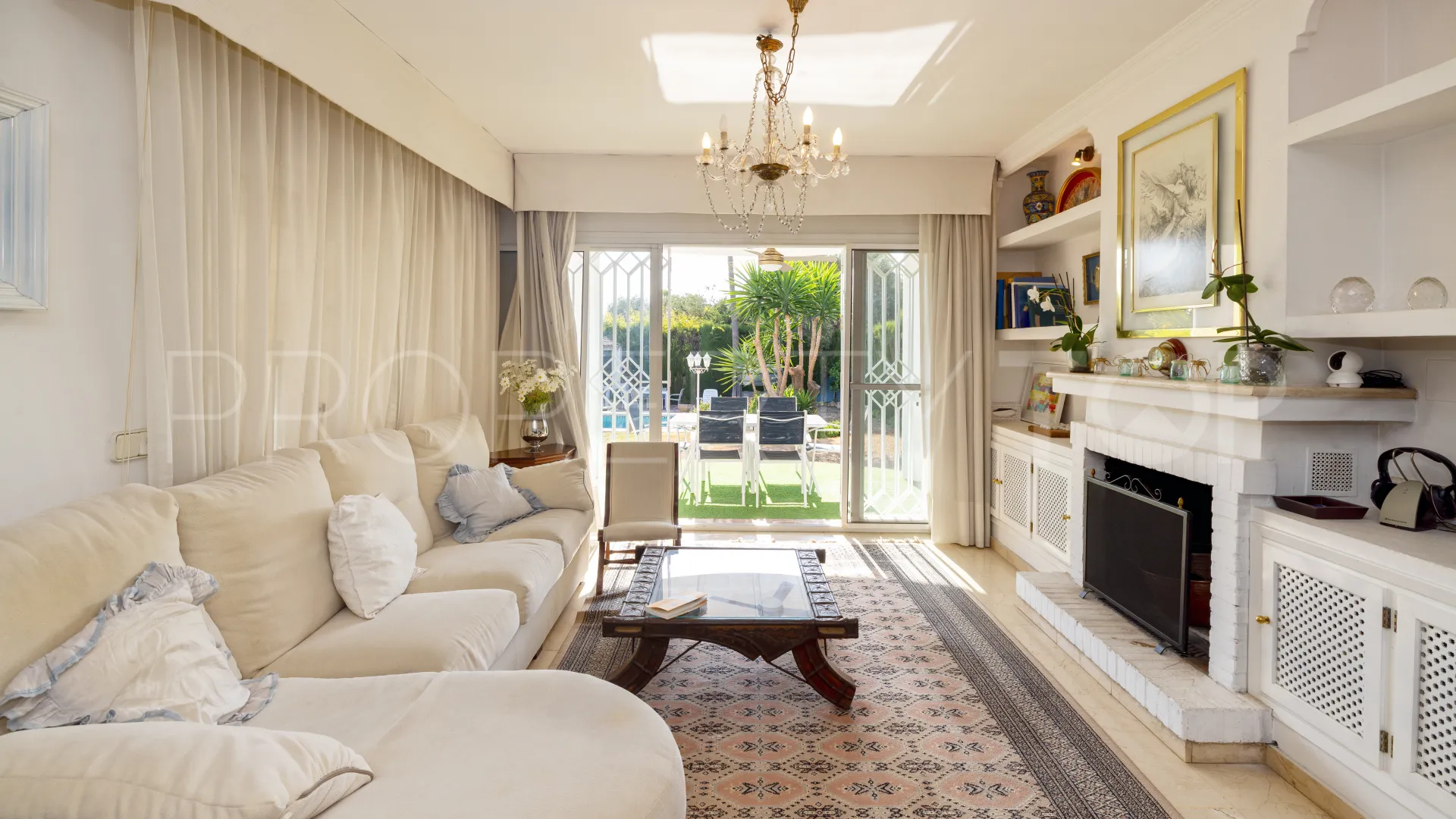Buy 5 bedrooms chalet in Valdeolletas