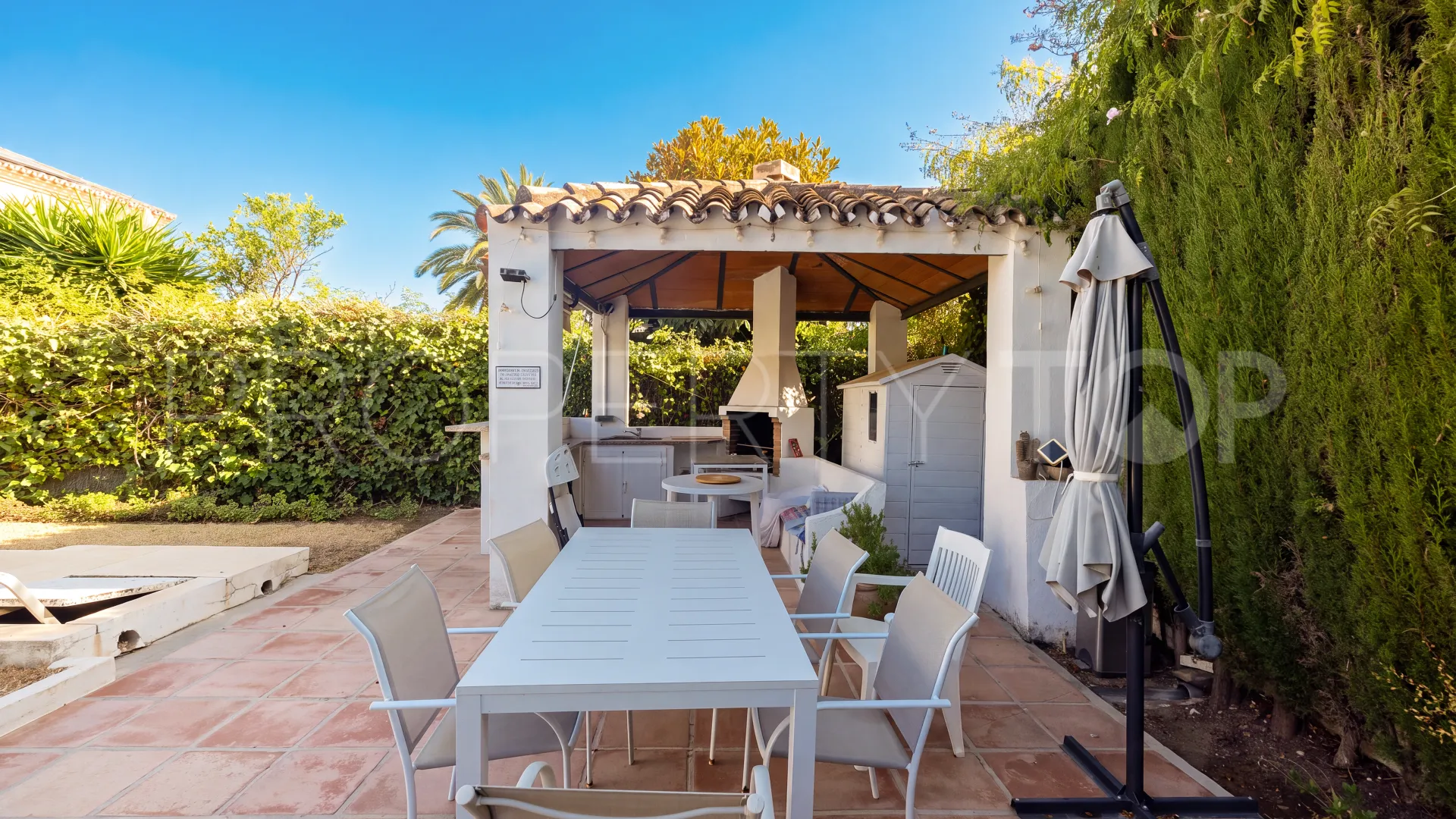 Buy 5 bedrooms chalet in Valdeolletas