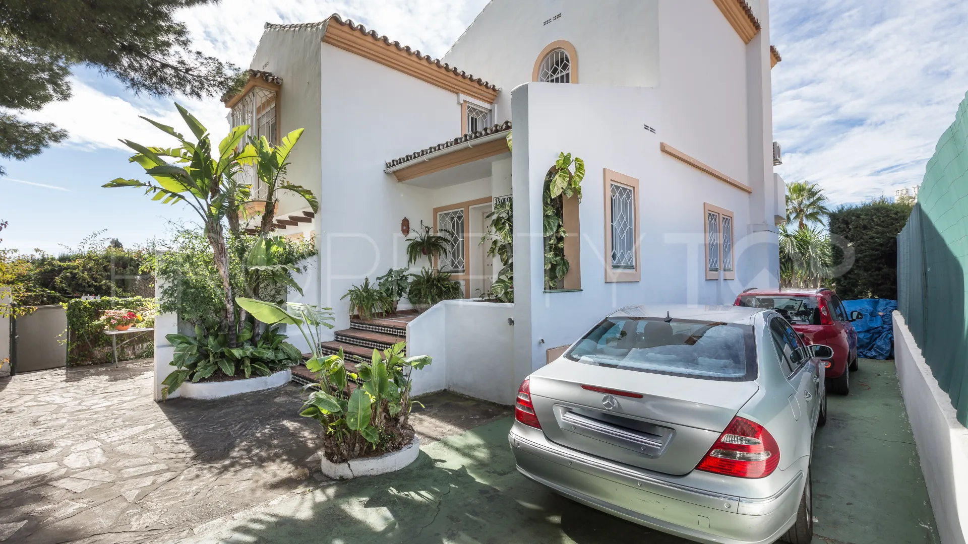 Buy 5 bedrooms chalet in Valdeolletas