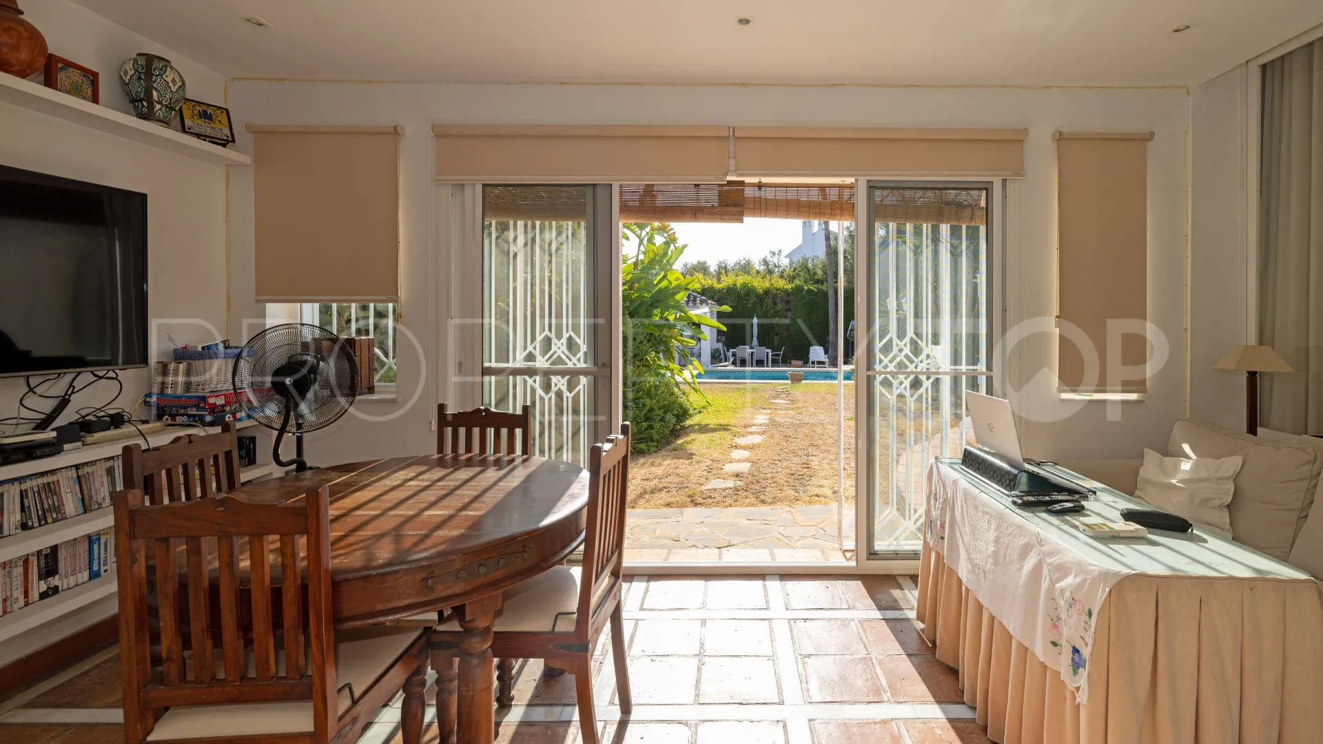 Buy 5 bedrooms chalet in Valdeolletas