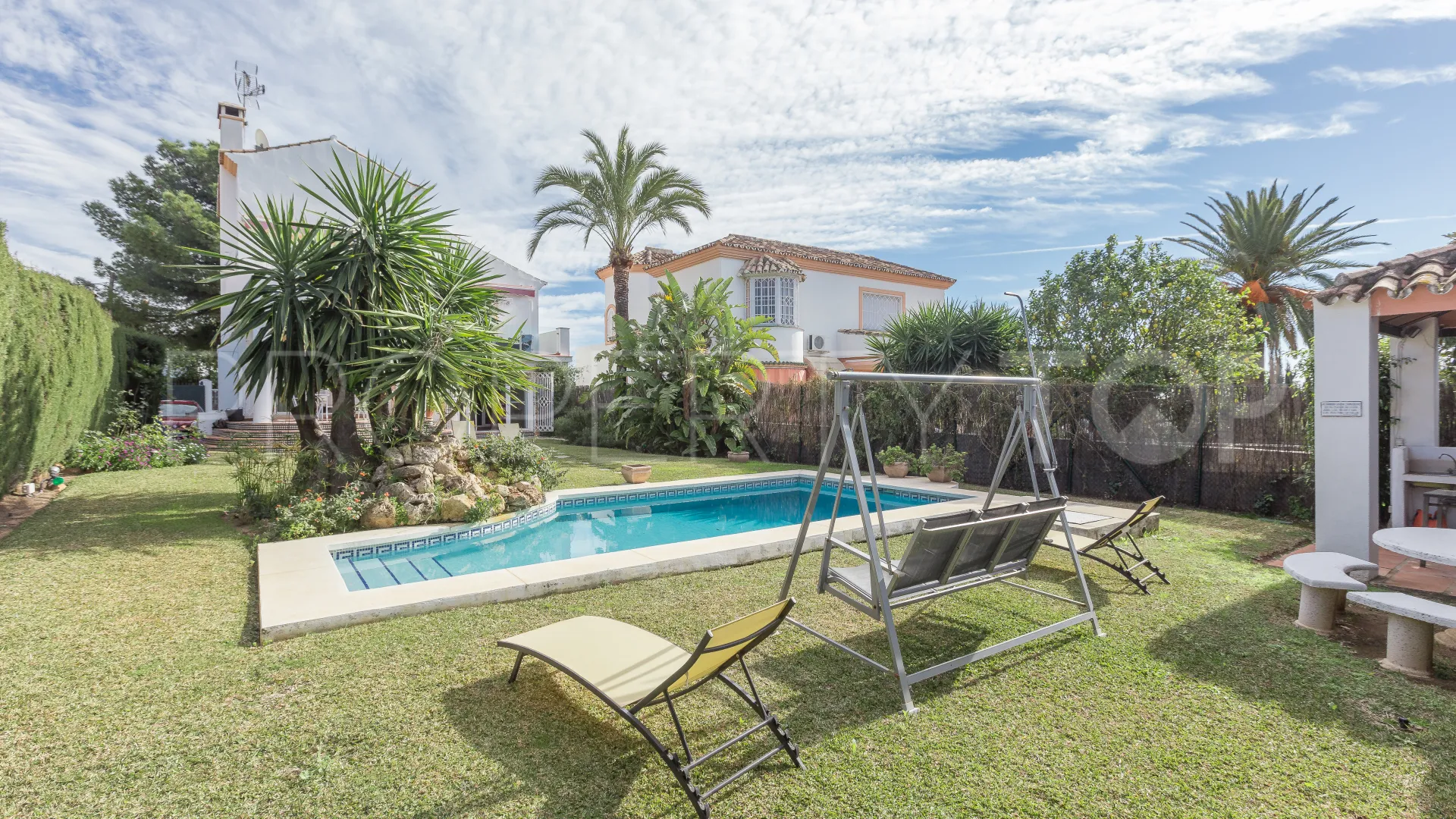 Buy 5 bedrooms chalet in Valdeolletas