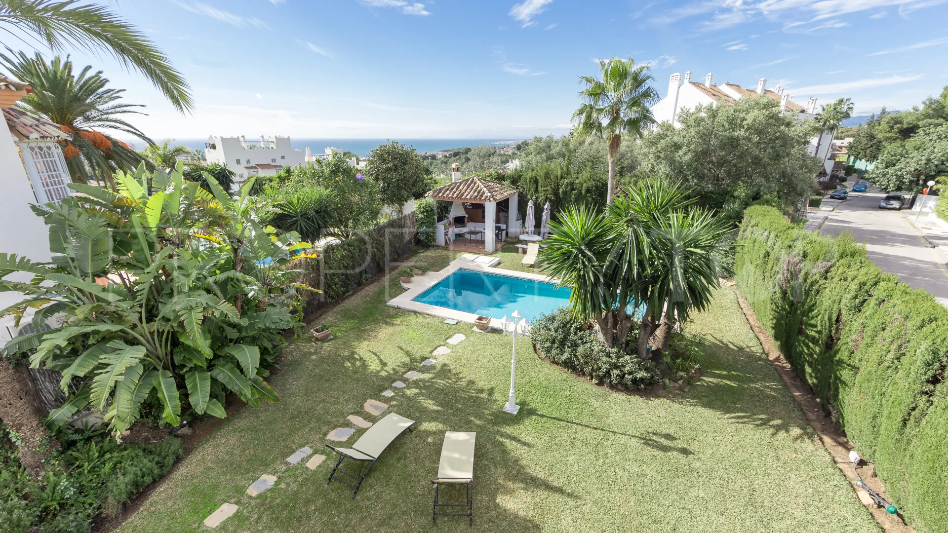 Buy 5 bedrooms chalet in Valdeolletas