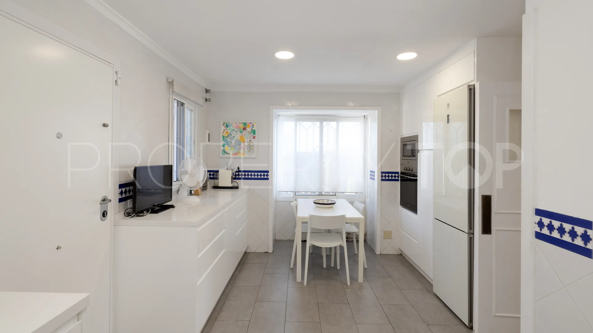 Buy 5 bedrooms chalet in Valdeolletas