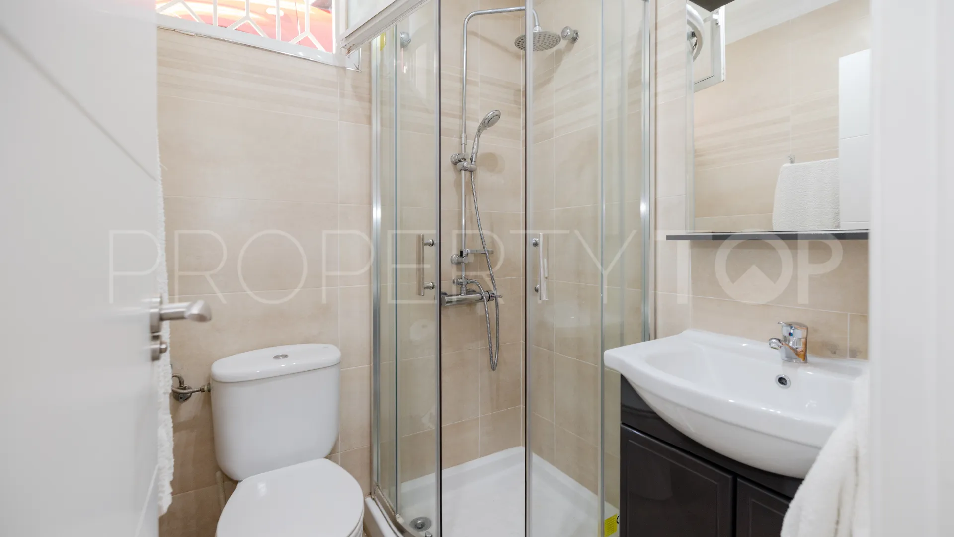 Buy 5 bedrooms chalet in Valdeolletas