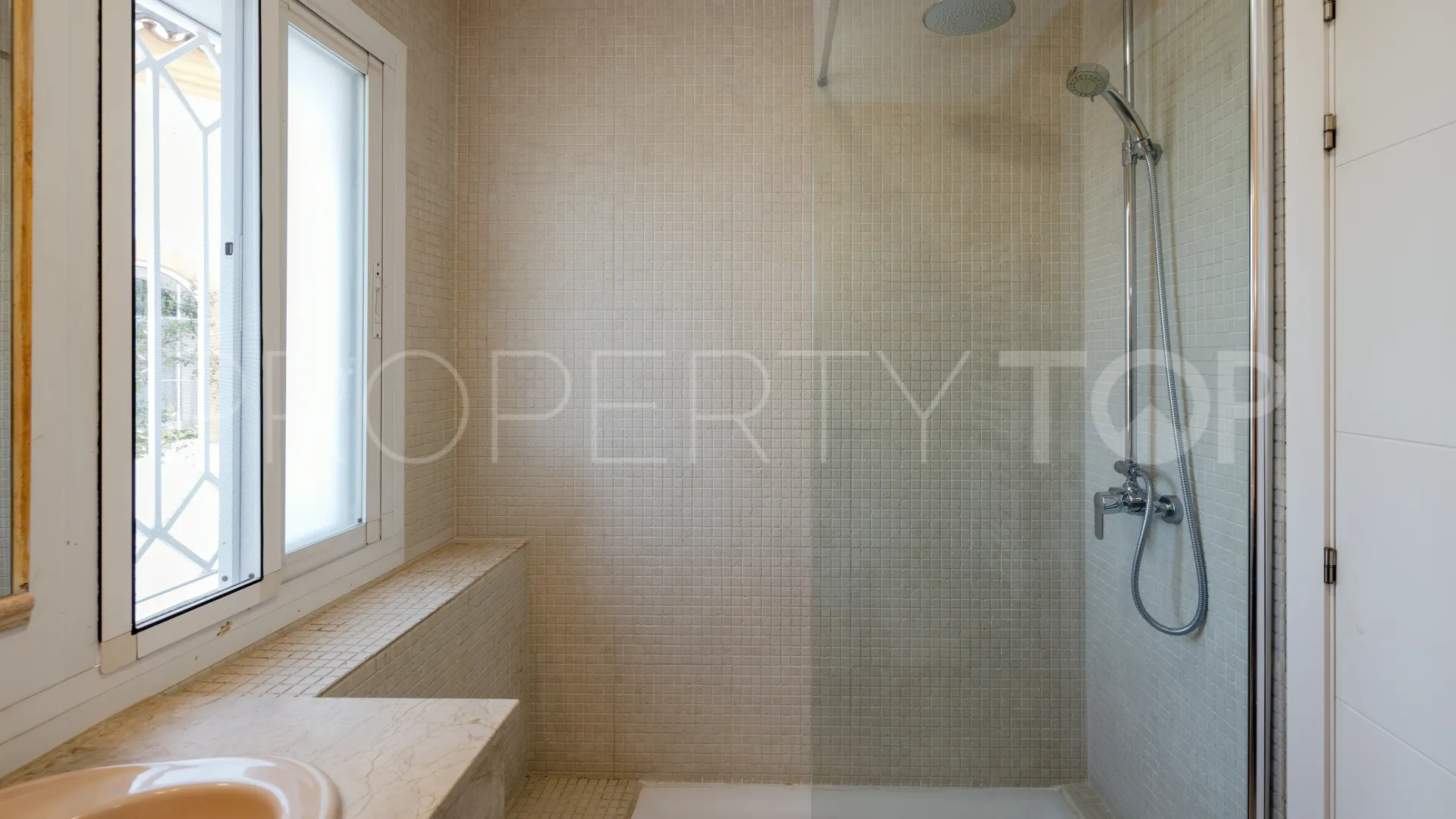 Buy 5 bedrooms chalet in Valdeolletas