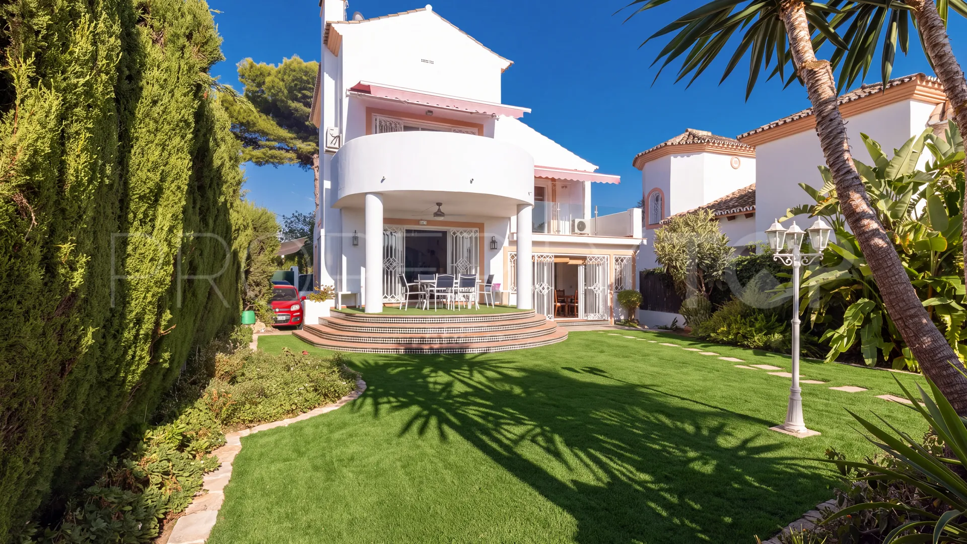 Buy 5 bedrooms chalet in Valdeolletas