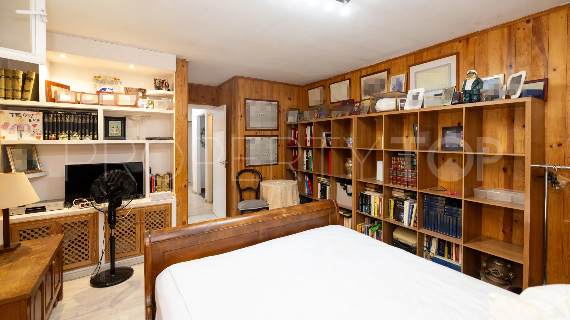 Buy 5 bedrooms chalet in Valdeolletas