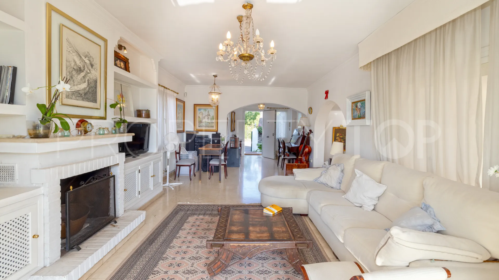 Buy 5 bedrooms chalet in Valdeolletas