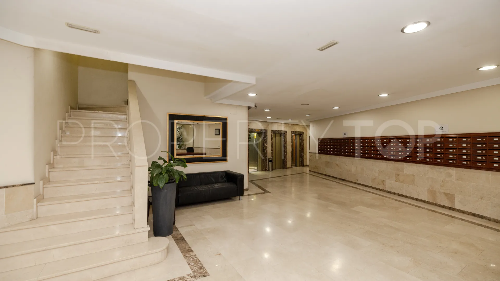Apartamento con 4 dormitorios en venta en Marbella Centro