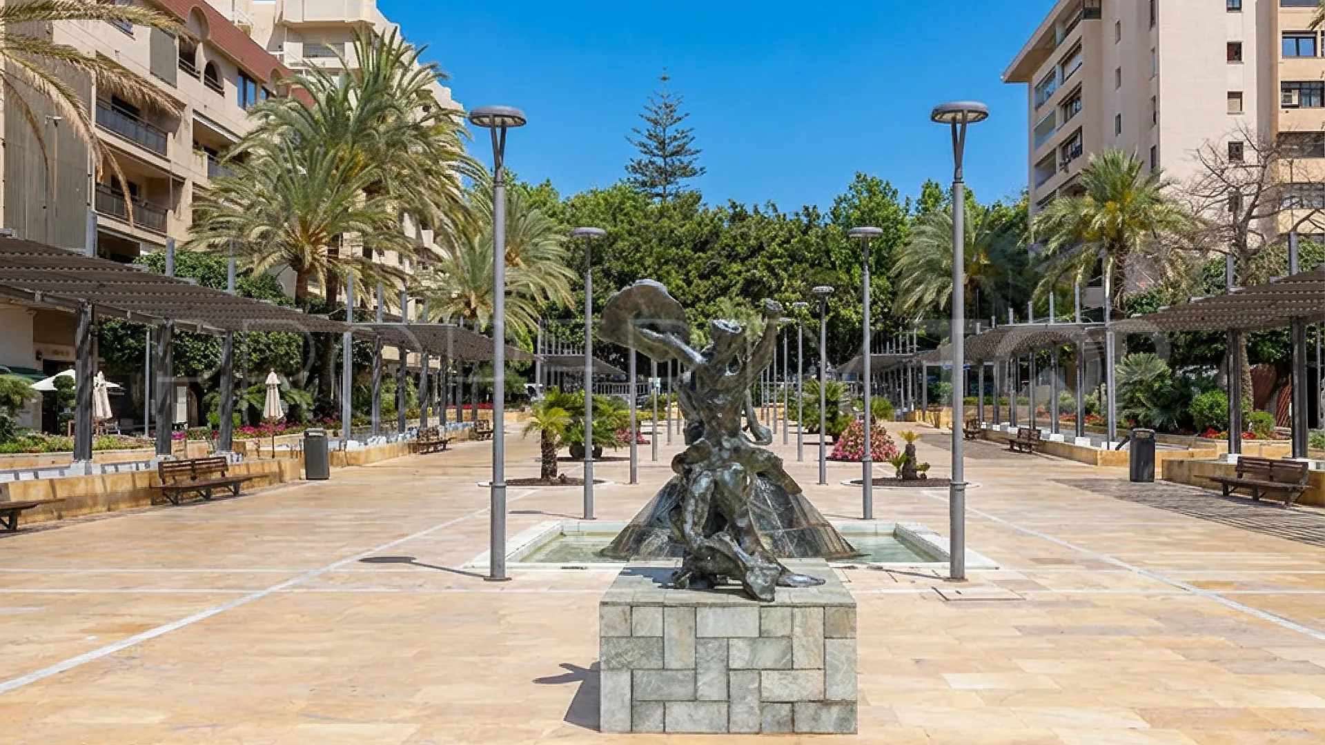 Apartamento con 4 dormitorios en venta en Marbella Centro
