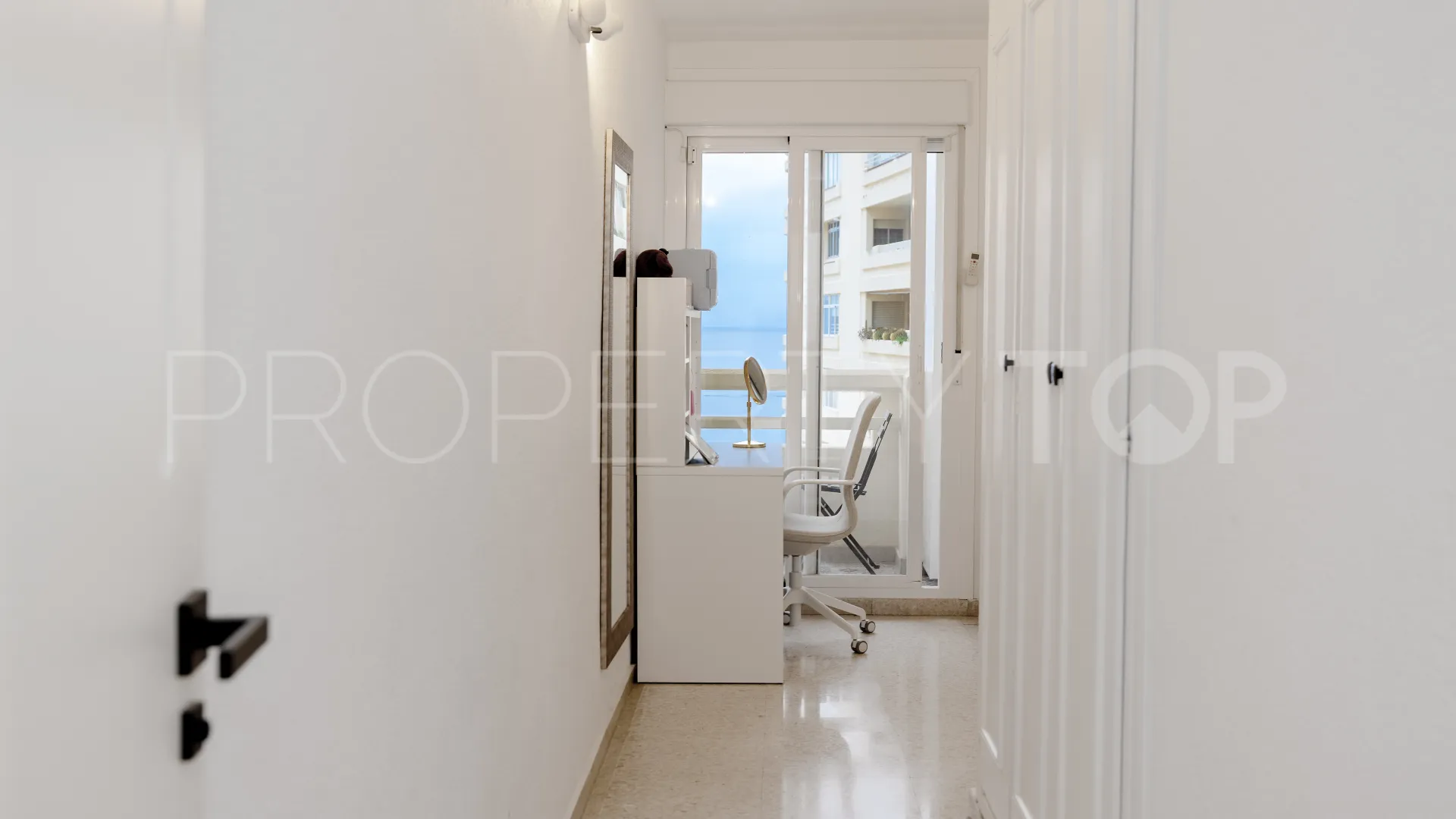 Apartamento con 4 dormitorios en venta en Marbella Centro