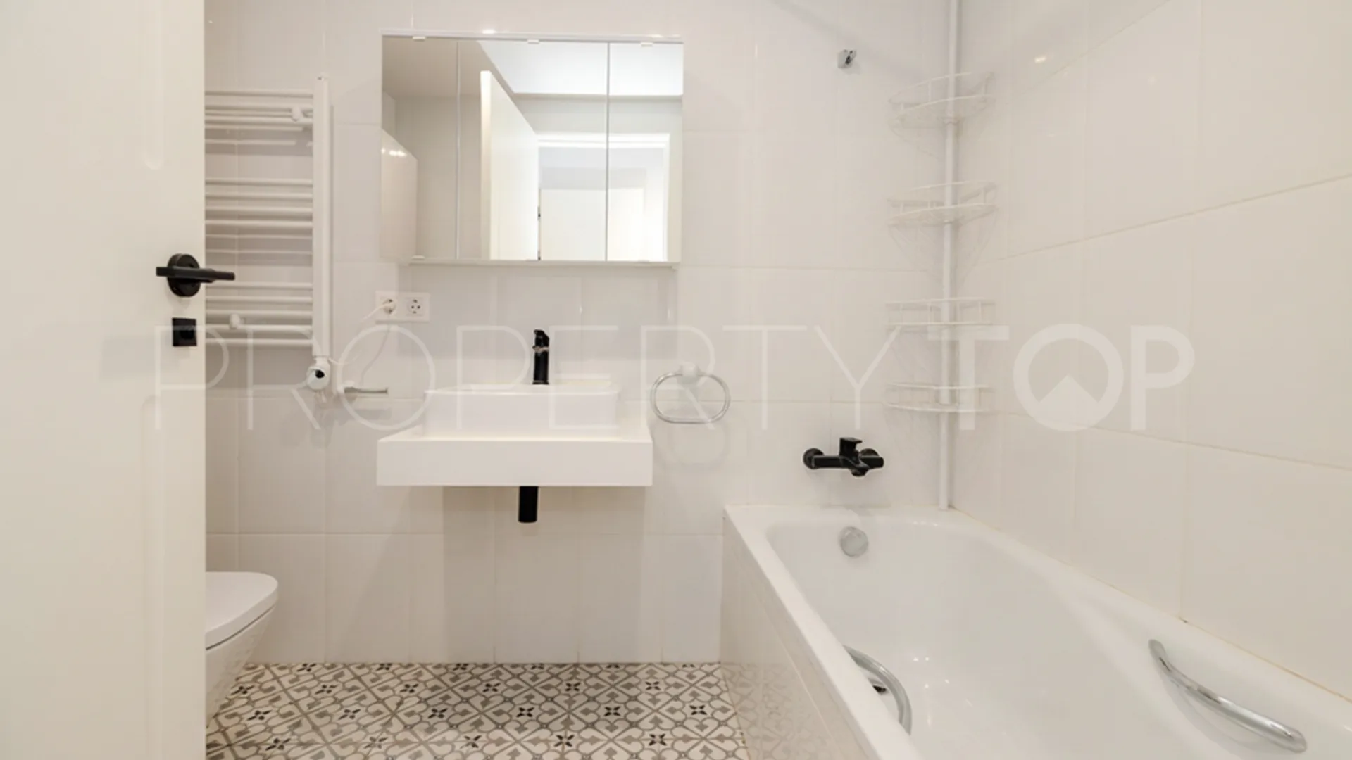 Apartamento con 4 dormitorios en venta en Marbella Centro