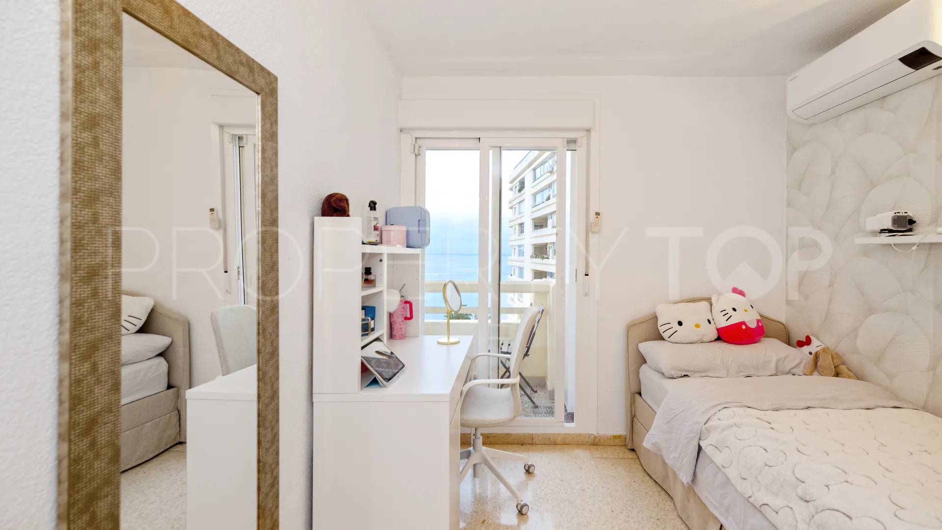 Apartamento con 4 dormitorios en venta en Marbella Centro