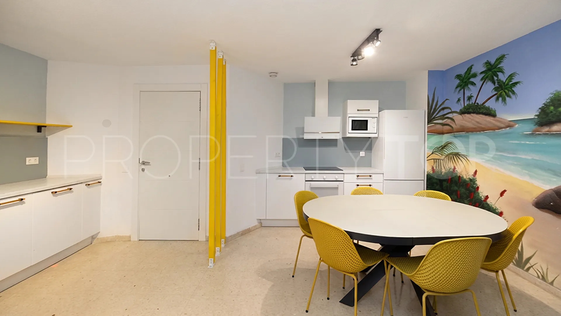 Apartamento con 4 dormitorios en venta en Marbella Centro