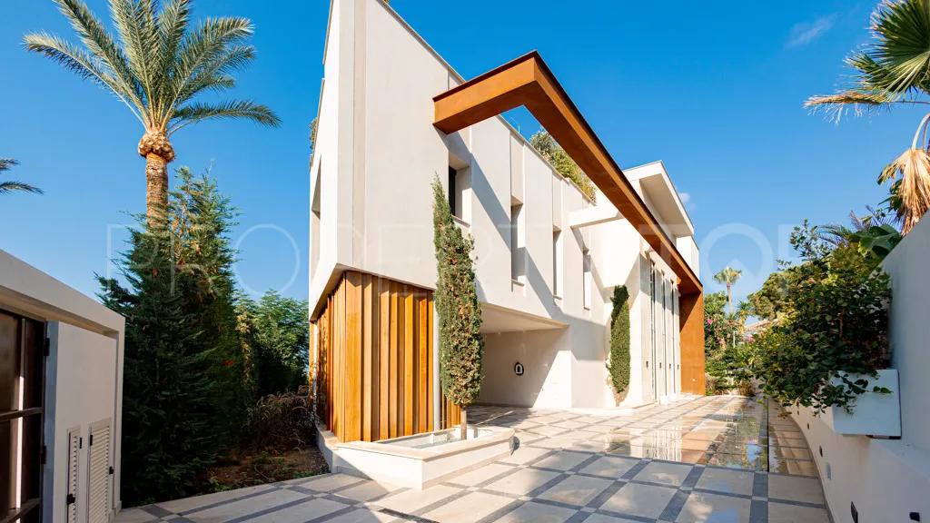 Se vende villa en Los Monteros