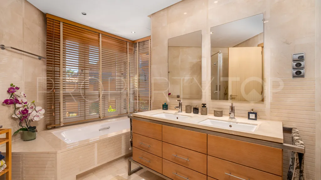 Apartamento a la venta con 3 dormitorios en Mansion Club