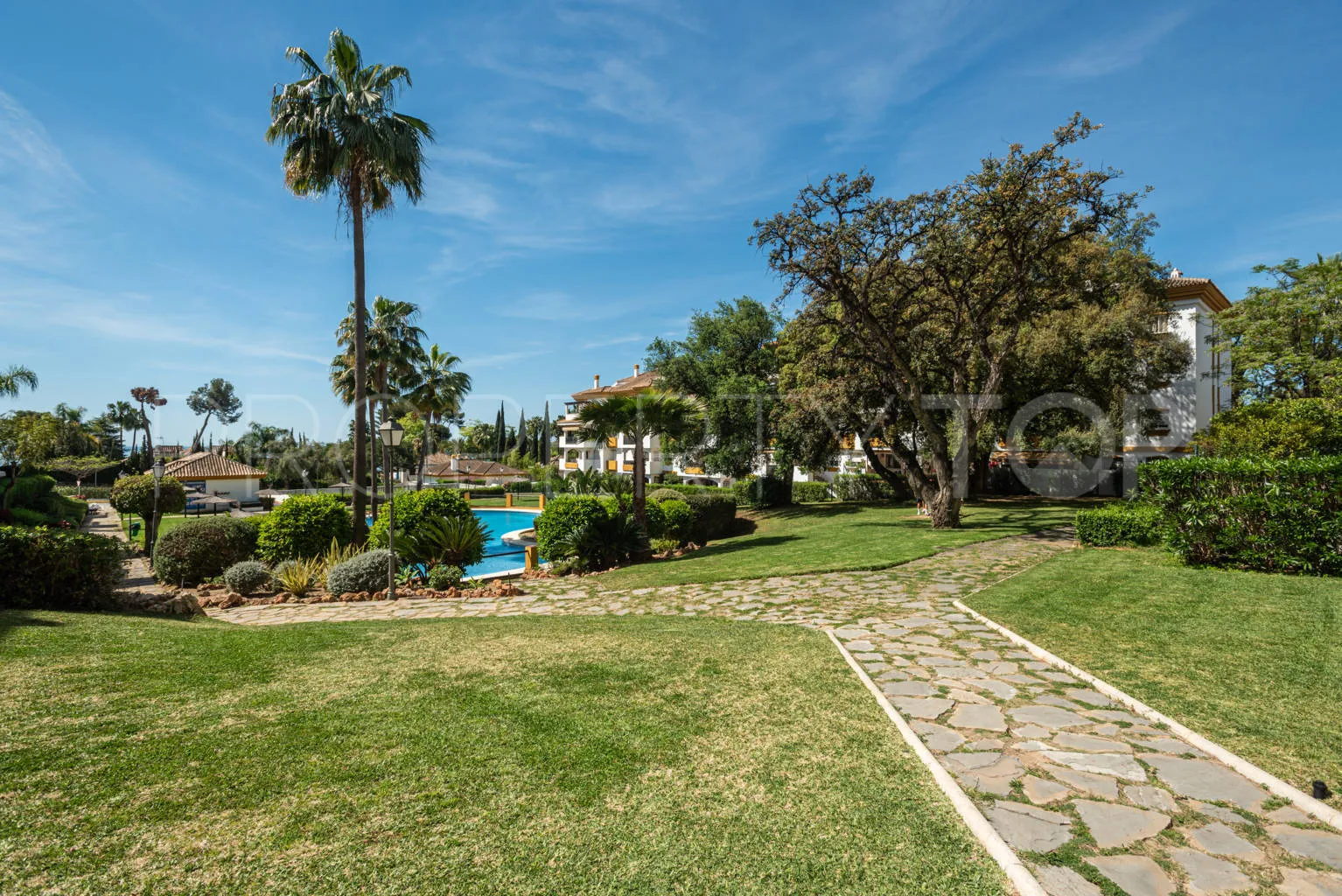 Buy Los Pinos de Nagüeles 3 bedrooms apartment