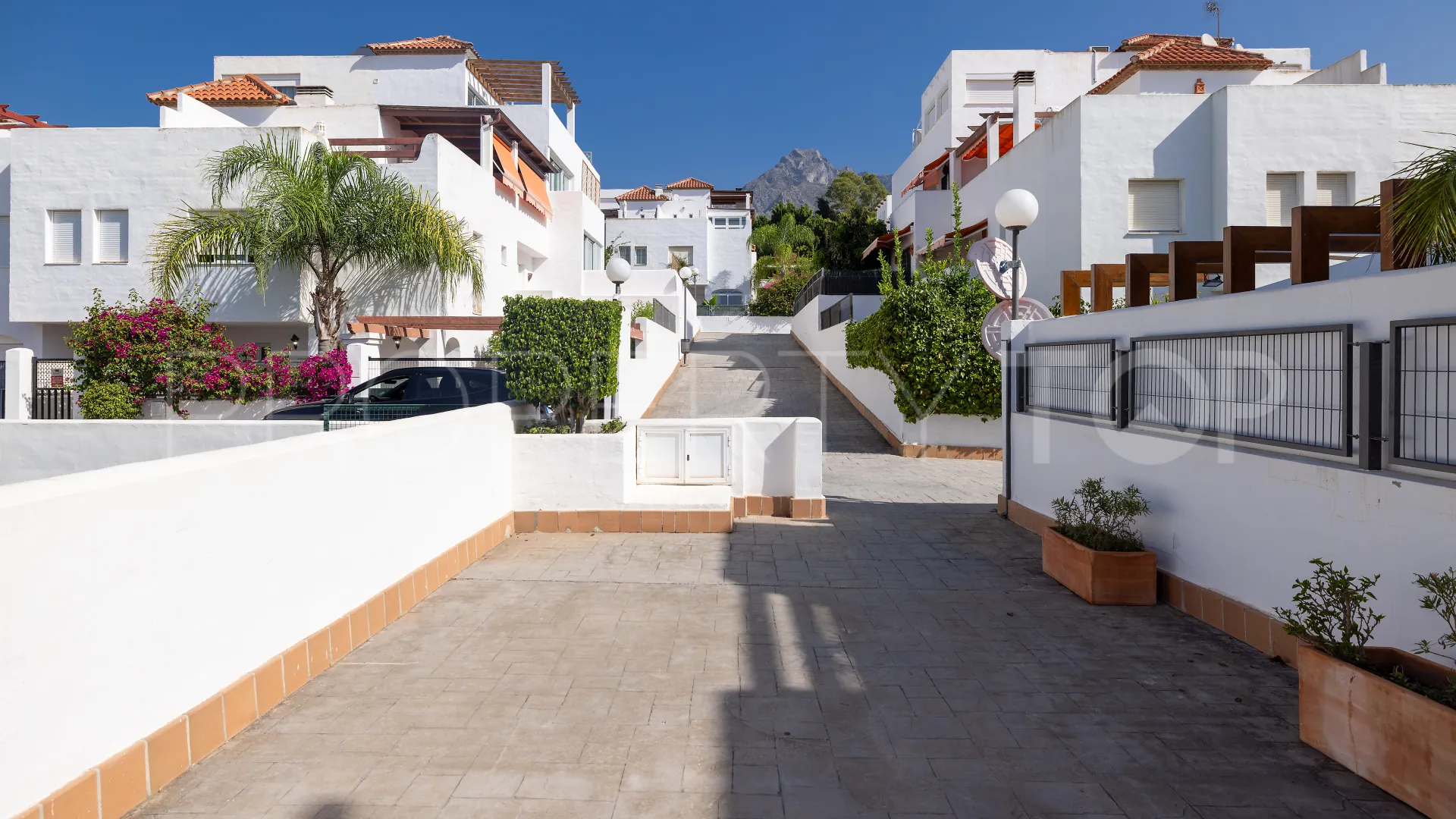 3 bedrooms semi detached house in Nagüeles for sale