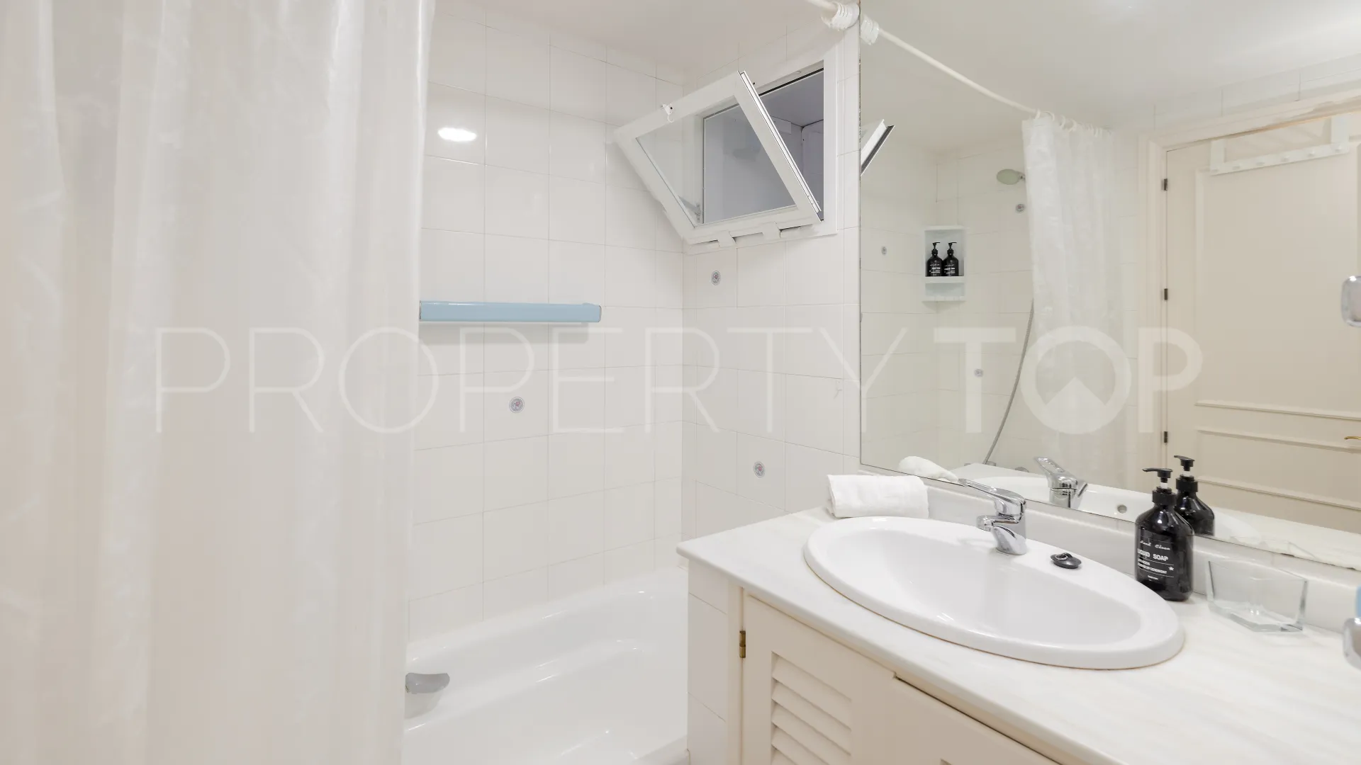2 bedrooms apartment for sale in Elviria