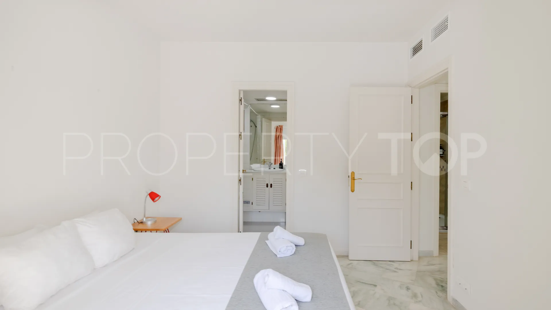 2 bedrooms apartment for sale in Elviria