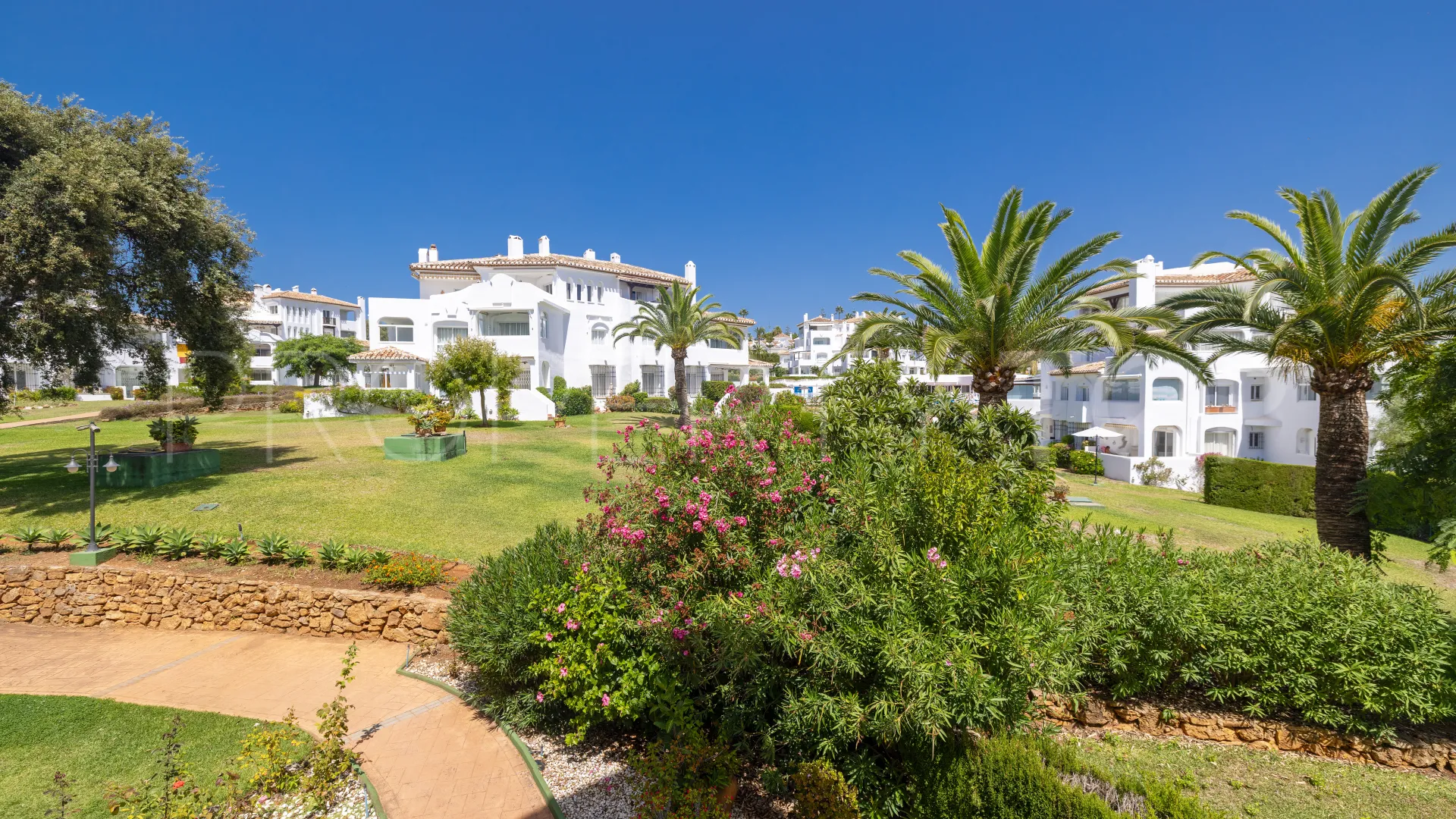2 bedrooms apartment for sale in Elviria