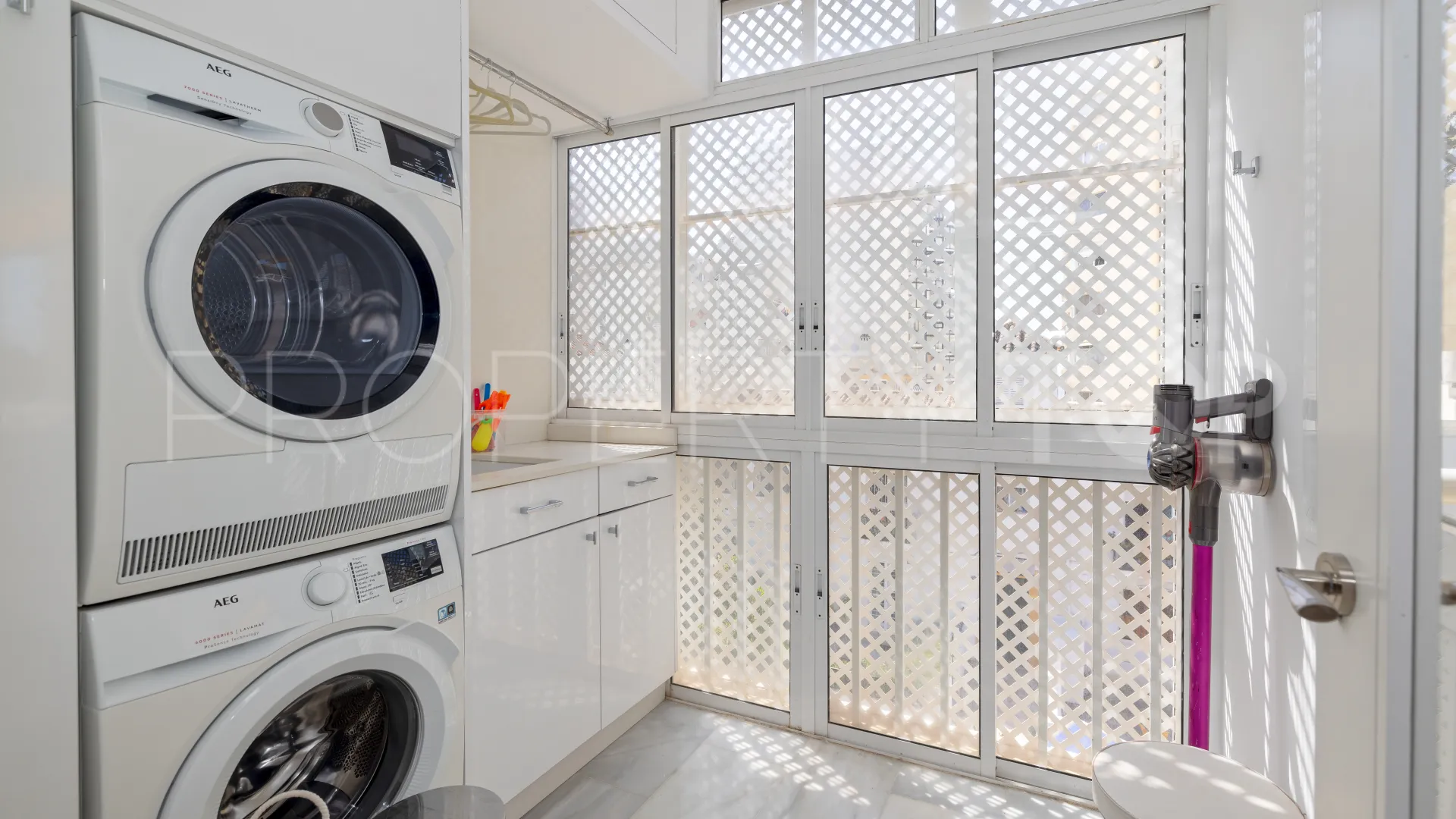 Apartamento de 4 dormitorios a la venta en Marbella Ciudad