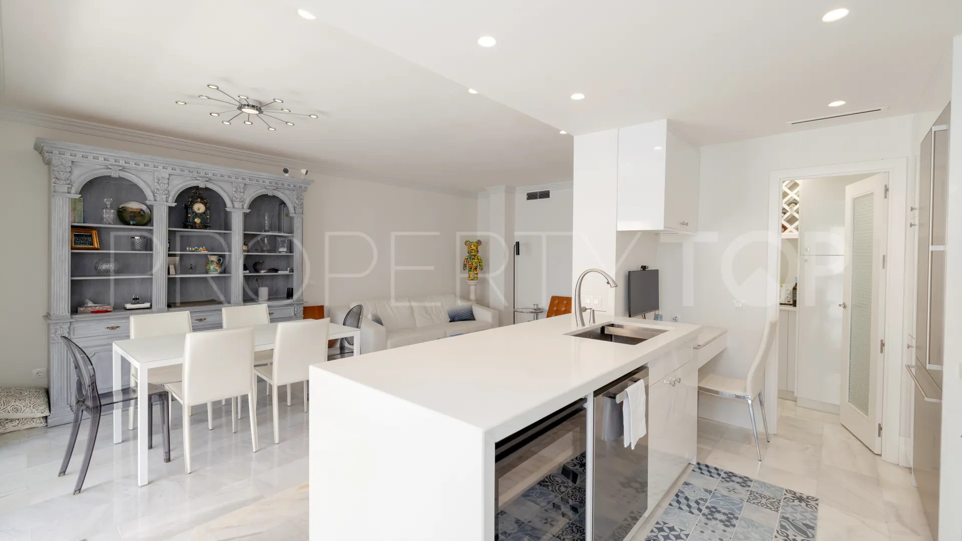 Apartamento de 4 dormitorios a la venta en Marbella Ciudad